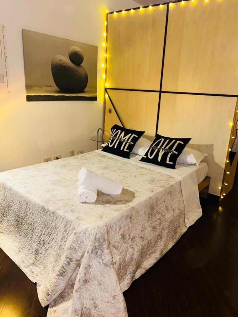 Easy Room Italy Prada Milán Exterior foto