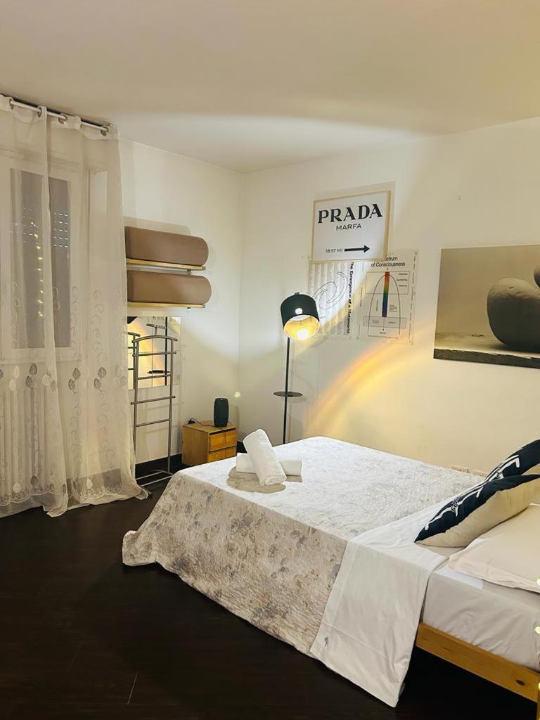 Easy Room Italy Prada Milán Exterior foto
